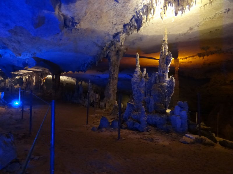 Tham Kong Lo cave