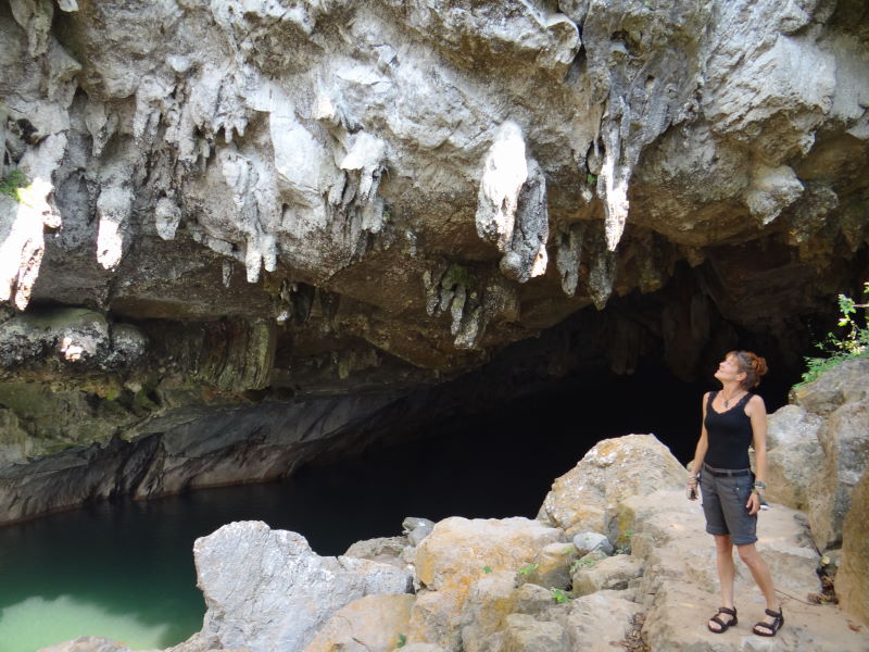 entrance of Tham Kong Lo cave