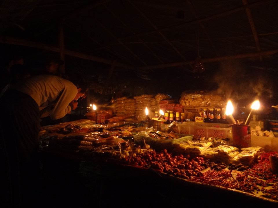 Flores - Bajawa, scenic night market