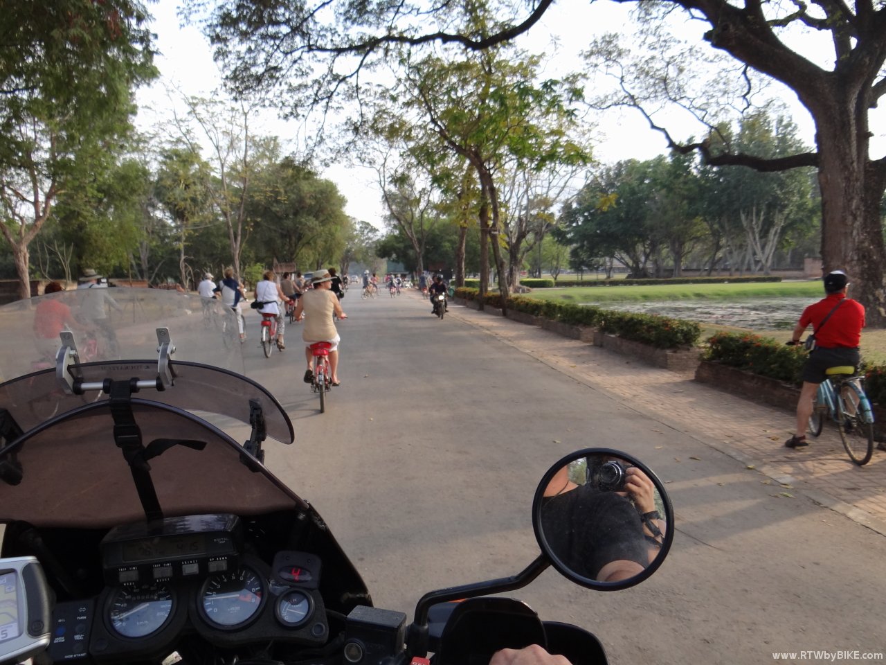 Sukhothai Historical Park - exploring with the bike