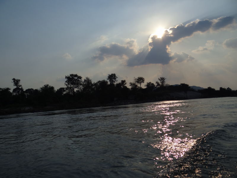 Mekong boat trip next to the cambodian border
