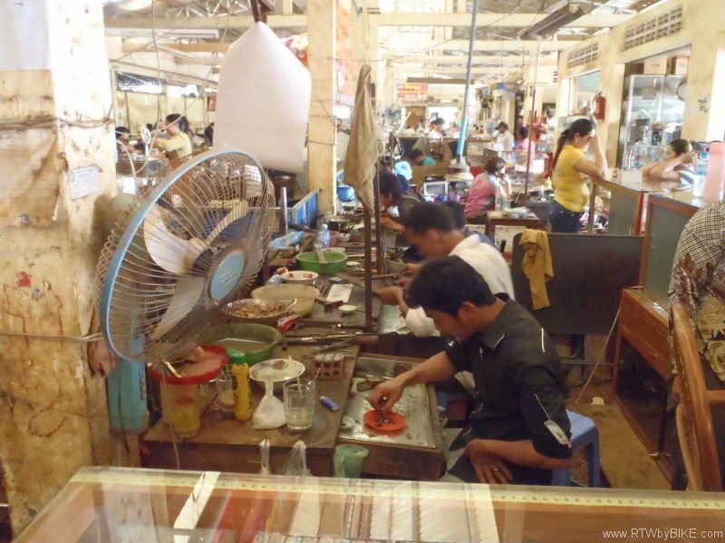 Banlung market